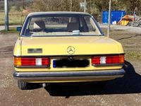 Gebraucht Mercedes 200 109 PS (80 kW) 1983 Gelb Limousine