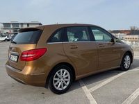 Gebraucht Mercedes B200 Edition 156 PS (114 kW) 2012 Gold Van / Kleinbus