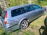 Usado Ford Mondeo 130 CV (95 kW) 2004 Plateado Familiar
