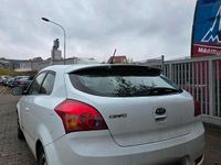 Gebraucht Kia Ceed 125 PS (91 kW) 2012 Weiß Kleinwagen