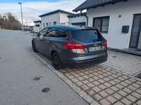 Gebraucht Ford Focus Titanium 120 PS (88 kW) 2017 Grau Kombi