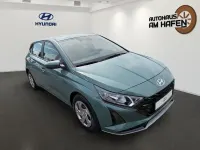 Neu Hyundai i20 Select 101 PS (74 kW) 2025 Grün Kleinwagen