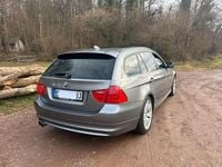 Gebraucht BMW 325 Sport Line 204 PS (150 kW) 2010 Silber Kombi