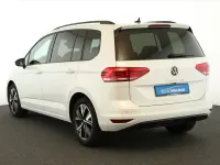 Gebraucht VW Touran Highline 150 PS (110 kW) 2023 Oryxweiss perlmutteffekt Van / Kleinbus