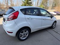 Gebraucht Ford Fiesta Celebration 101 PS (74 kW) 2017 Weiß Limousine