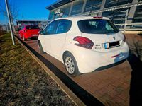 Gebraucht Peugeot 208 82 PS (60 kW) 2016 Weiß Kleinwagen