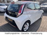 Gebraucht Toyota Aygo 69 PS (50 kW) 2017 Weiß Kleinwagen