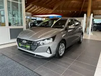 Gebraucht Hyundai i20 Select 84 PS (61 kW) 2023 Brass / met Kleinwagen