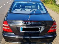 Gebraucht Mercedes E220 Avantgarde 150 PS (110 kW) 2006 Schwarz Limousine