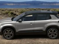 Neu Jeep Avenger Altitude 110 PS (80 kW) 2026 Stone grey metallic / dach volca SUV