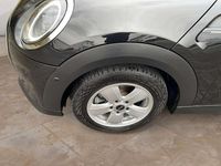 Gebraucht Mini Cooper Essential 136 PS (100 kW) 2024 Midnight black metallic Kleinwagen