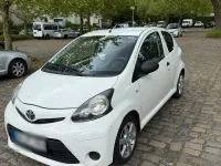 Gebraucht Toyota Aygo 69 PS (50 kW) 2014 Weiß Kleinwagen