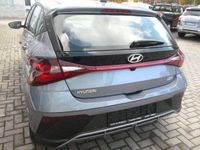 Neu Hyundai i20 79 PS (58 kW) 2025 Blau Limousine