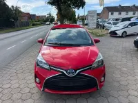 Gebraucht Toyota Yaris 101 PS (74 kW) 2016 Rot Limousine