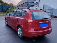 Gebraucht Hyundai i30 90 PS (66 kW) 2012 Rot Kombi
