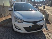 Gebraucht Hyundai i20 Classic 86 PS (63 kW) 2012 Weiß Kleinwagen