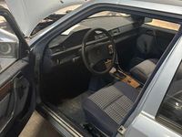 Gebraucht Mercedes E260 161 PS (118 kW) 1990 Limousine