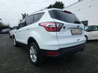 Gebraucht Ford Kuga Titanium 150 PS (110 kW) 2017 Weiß SUV
