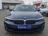 Gebraucht BMW 530e Luxury Line 184 PS (135 kW) 2023 Arctic race blue metallic Limousine