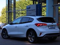 Gebraucht Ford Focus Active X 125 PS (91 kW) 2022 Weiß Limousine
