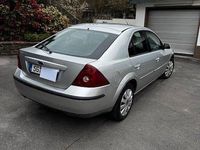 Gebraucht Ford Mondeo Trend 125 PS (91 kW) 2002 Silber Limousine