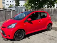 Gebraucht Toyota Aygo 68 PS (50 kW) 2013 Rot Kleinwagen