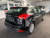 Gebraucht Ford Focus Ambiente 101 PS (74 kW) 2016 Schwarz Limousine