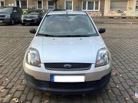 Gebraucht Ford Fiesta 60 PS (44 kW) 2006 Silber Kleinwagen