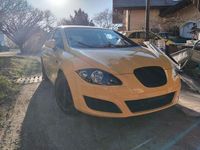 Second-hand Seat Leon Reference 102 CP (75 kW) 2010 Galben Hatchback