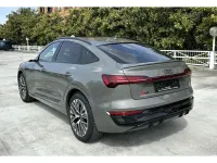 Gebraucht Audi Q8 Sportback e-tron Comfort 300 kW (408 PS) 2023 Chronosgrau (metallic) SUV