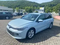 Neu VW Golf VIII Goal 150 PS (110 kW) 2026 Crystal ice blue metallic Kombi