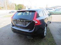 Gebraucht Volvo V60 Momentum 190 PS (139 kW) 2016 Onyx black / metallic Kombi