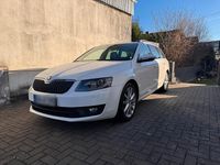 Gebraucht Skoda Octavia 150 PS (110 kW) 2014 Weiß Kleinwagen