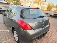 Gebraucht Peugeot 308 Active 120 PS (88 kW) 2012 Grau Limousine