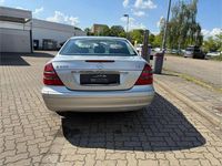 Gebraucht Mercedes E220 Classic 143 PS (105 kW) 2004 Silber Limousine