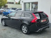 Gebraucht Volvo V60 Momentum 152 PS (111 kW) 2018 Schwarz Kombi