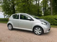 Gebraucht Toyota Aygo 68 PS (50 kW) 2007 Silber Kleinwagen