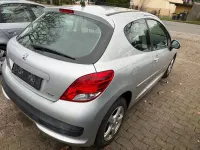 Gebraucht Peugeot 207 Forever 95 PS (69 kW) 2012 Silber Kleinwagen