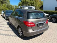 Gebraucht Mercedes B200 156 PS (114 kW) 2012 Grau Kleinwagen