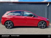 Gebraucht Mercedes B250 163 PS (119 kW) 2024 Manufaktur lack manufaktur patagonienrot (metallic) Kleinwagen