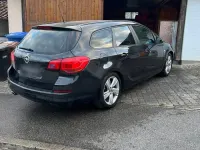 Gebraucht Opel Astra 140 PS (102 kW) 2012 Schwarz Kombi