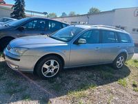Usado Ford Mondeo 130 CV (95 kW) 2004 Plateado Familiar