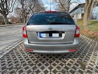 Gebraucht Skoda Octavia Elegance 140 PS (102 kW) 2011 Grau Kombi