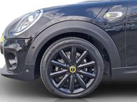 Gebraucht Mini Cooper SE 135 kW (184 PS) 2020 Midnight black metallic Kleinwagen