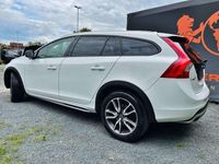 Gebraucht Volvo V60 CC 190 PS (139 kW) 2017 Ice white, solid / solid Kombi