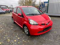 Gebraucht Toyota Aygo 68 PS (50 kW) 2007 Rot Kleinwagen