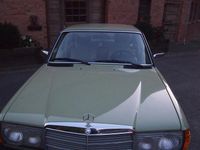 Gebraucht Mercedes 200 94 PS (69 kW) 1979 Grün Limousine