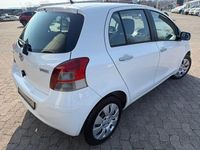 Gebraucht Toyota Yaris Cool 69 PS (50 kW) 2011 Weiß Kleinwagen