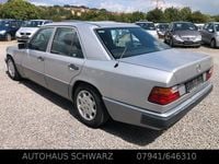 Second-hand Mercedes E280 197 CP (144 kW) 1992 Argintiu Berlinǎ