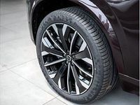 Neu Volvo XC90 Plus 310 PS (228 kW) 2025 Braun (mulberry red) SUV